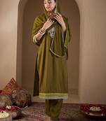 Women Floral Embroidered Regular Kurta with Trousers & With Dupatta