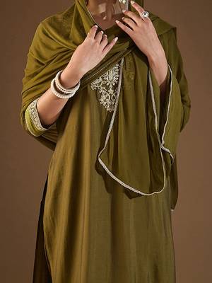 Women Floral Embroidered Regular Kurta with Trousers & With Dupatta 2