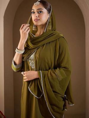Women Floral Embroidered Regular Kurta with Trousers & With Dupatta 5