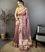 onion premium cotton blend printed saree with unstitched blouse piece.