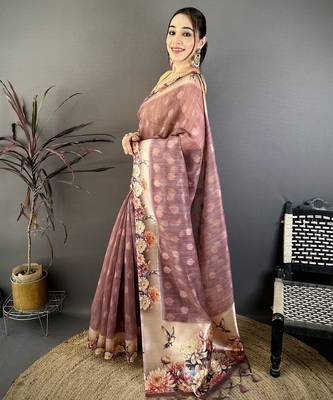 onion premium cotton blend printed saree with unstitched blouse piece. 2