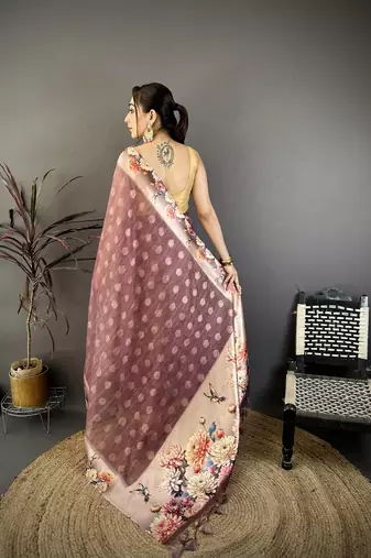 onion premium cotton blend printed saree with unstitched blouse piece.
