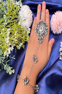 Oxidized silver ghungroo hand harness: indian boho haathphool bracelet 1