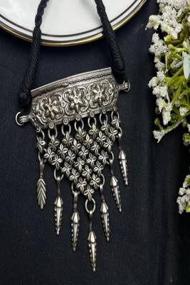 Oxidised silver tribal choker necklace | vintage ethnic statement hasli torque necklace 4