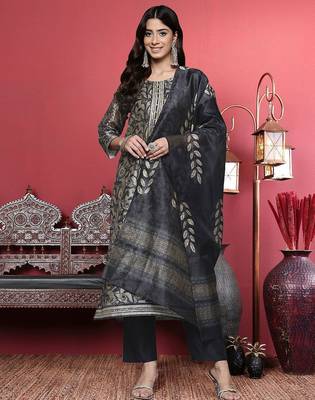 Grey Floral Printed Beads and Stones Straight Kurta with Trousers & Dupatta 2
