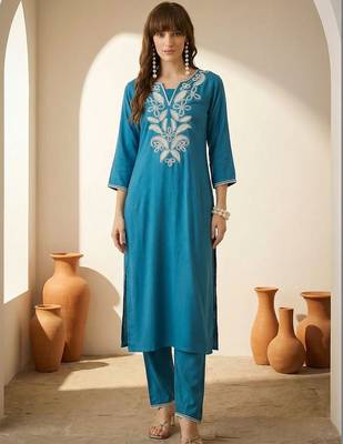 Women Floral Embroidered Regular Thread Work Kurta with Trousers 2