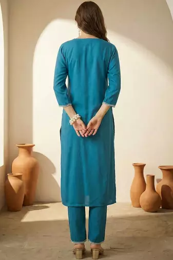 Women Floral Embroidered Regular Thread Work Kurta with Trousers