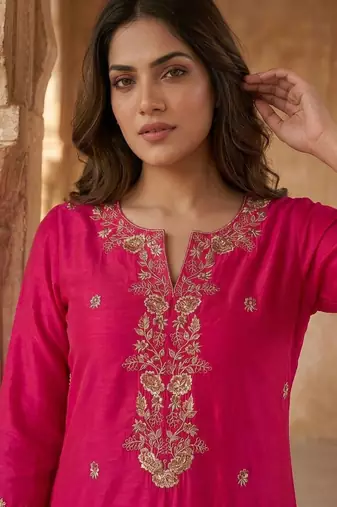 Women Floral Embroidered Regular Kurta with Trousers & With Dupatta