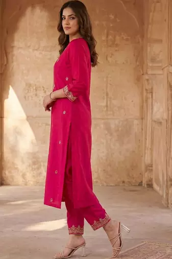 Women Floral Embroidered Regular Kurta with Trousers & With Dupatta