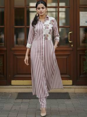 Women Printed Regular Kurta with Trousers 1