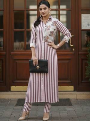 Women Printed Regular Kurta with Trousers 2