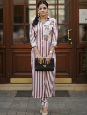 Women Printed Regular Kurta with Trousers 3