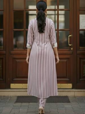 Women Printed Regular Kurta with Trousers 4