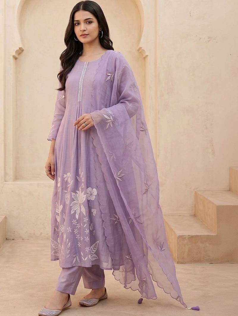 Women Floral Embroidered Regular Thread Work Kurta with Trousers & With Dupatta