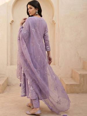 Women Floral Embroidered Regular Thread Work Kurta with Trousers & With Dupatta 2