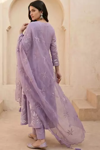 Women Floral Embroidered Regular Thread Work Kurta with Trousers & With Dupatta