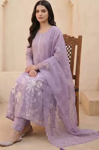 Women Floral Embroidered Regular Thread Work Kurta with Trousers & With Dupatta