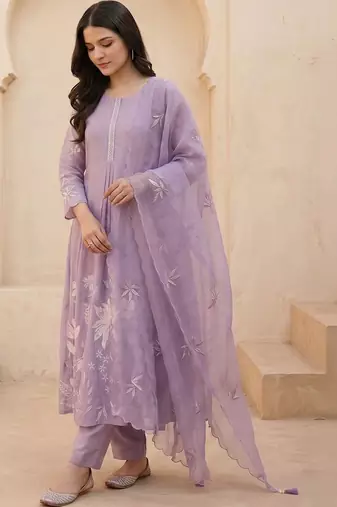 Women Floral Embroidered Regular Thread Work Kurta with Trousers & With Dupatta
