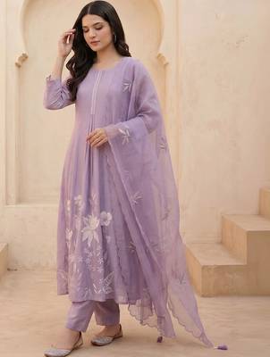 Women Floral Embroidered Regular Thread Work Kurta with Trousers & With Dupatta 7