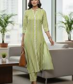 Women Printed Regular Kurta with Trousers