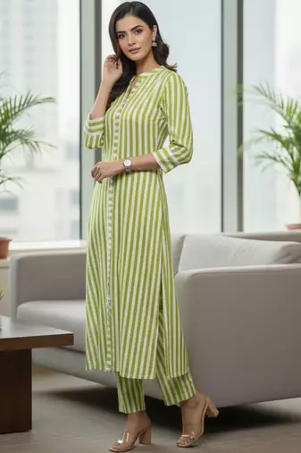 Women Printed Regular Kurta with Trousers
