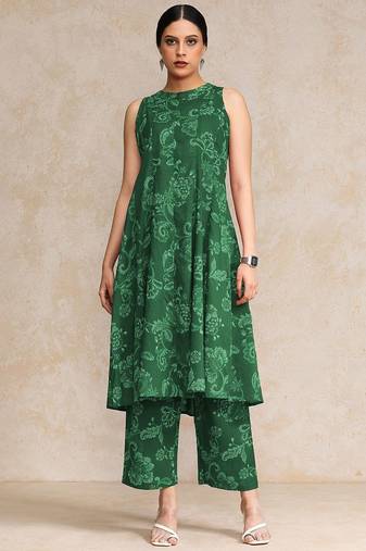 Ethnic Motifs Printed Halter Neck Sleeveless Anarkali Kurta With Trousers