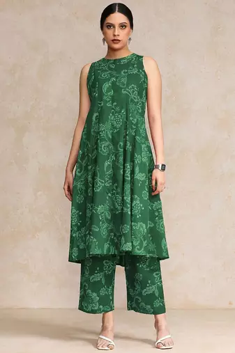 Ethnic Motifs Printed Halter Neck Sleeveless Anarkali Kurta With Trousers
