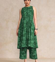 Ethnic Motifs Printed Halter Neck Sleeveless Anarkali Kurta With Trousers