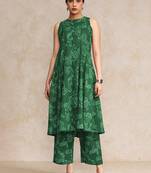 Ethnic Motifs Printed Halter Neck Sleeveless Anarkali Kurta With Trousers
