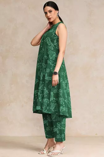 Ethnic Motifs Printed Halter Neck Sleeveless Anarkali Kurta With Trousers