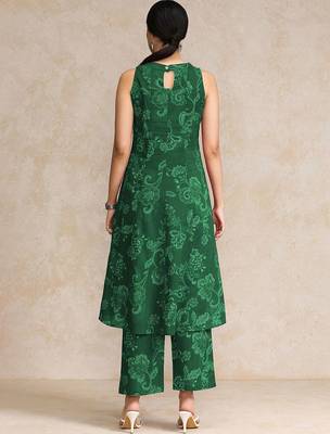 Ethnic Motifs Printed Halter Neck Sleeveless Anarkali Kurta With Trousers 4
