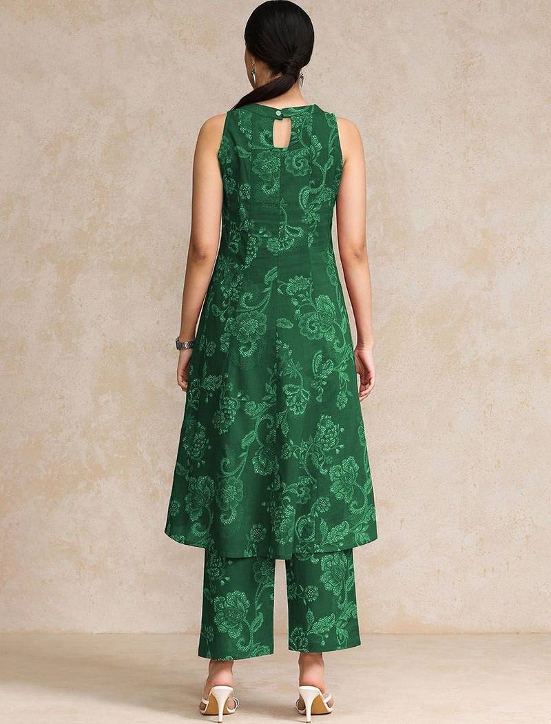 Ethnic Motifs Printed Halter Neck Sleeveless Anarkali Kurta With Trousers