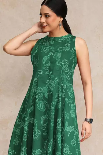 Ethnic Motifs Printed Halter Neck Sleeveless Anarkali Kurta With Trousers