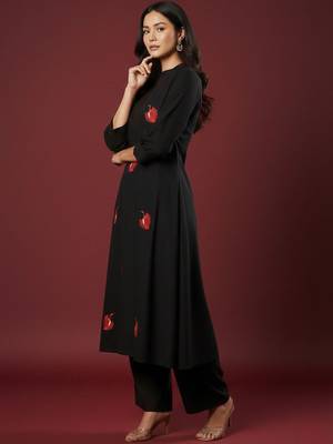 Women Ethnic Motifs Embroidered Regular Thread Work Kurta with Trousers 3