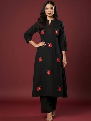 Women Ethnic Motifs Embroidered Regular Thread Work Kurta with Trousers 5