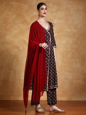 Women V-Neck Floral Printed Angrakha Kurta with Trousers & Dupatta 4