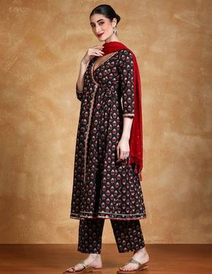 Women V-Neck Floral Printed Angrakha Kurta with Trousers & Dupatta 5