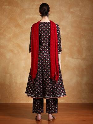 Women V-Neck Floral Printed Angrakha Kurta with Trousers & Dupatta 6