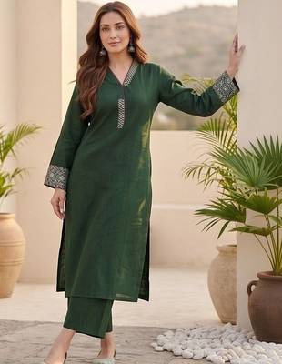 Women Ethnic Motifs Embroidered Regular Thread Work Kurta with Trousers 1