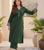 Women Ethnic Motifs Embroidered Regular Thread Work Kurta with Trousers