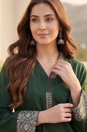 Women Ethnic Motifs Embroidered Regular Thread Work Kurta with Trousers