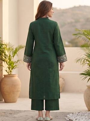 Women Ethnic Motifs Embroidered Regular Thread Work Kurta with Trousers 3