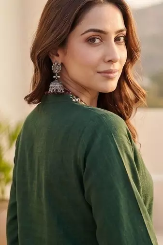 Women Ethnic Motifs Embroidered Regular Thread Work Kurta with Trousers
