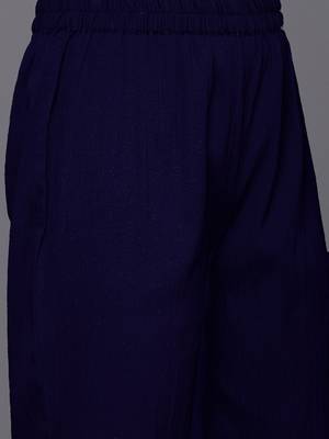 Women Solid Kurta with Trousers 3