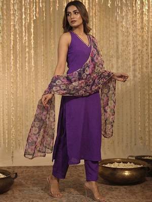 Women Floral Regular Gotta Patti Kurta with Trousers & With Dupatta 1