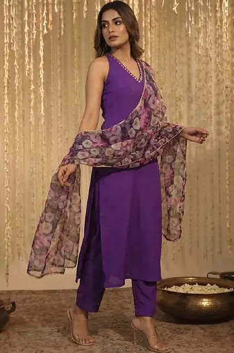 Women Floral Regular Gotta Patti Kurta with Trousers & With Dupatta