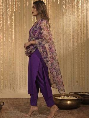 Women Floral Regular Gotta Patti Kurta with Trousers & With Dupatta 2