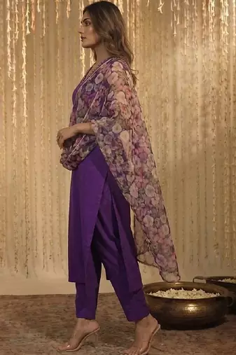 Women Floral Regular Gotta Patti Kurta with Trousers & With Dupatta