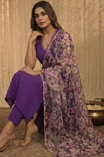 Women Floral Regular Gotta Patti Kurta with Trousers & With Dupatta
