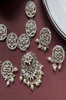 Kundan choker set: indian bridal jewelry with pearls 2